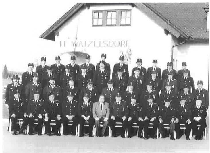 Die FF Watzelsdorf mit Bgm. Jagenteufel im Jahre 1993 - Foto: Archiv Jagenteufel